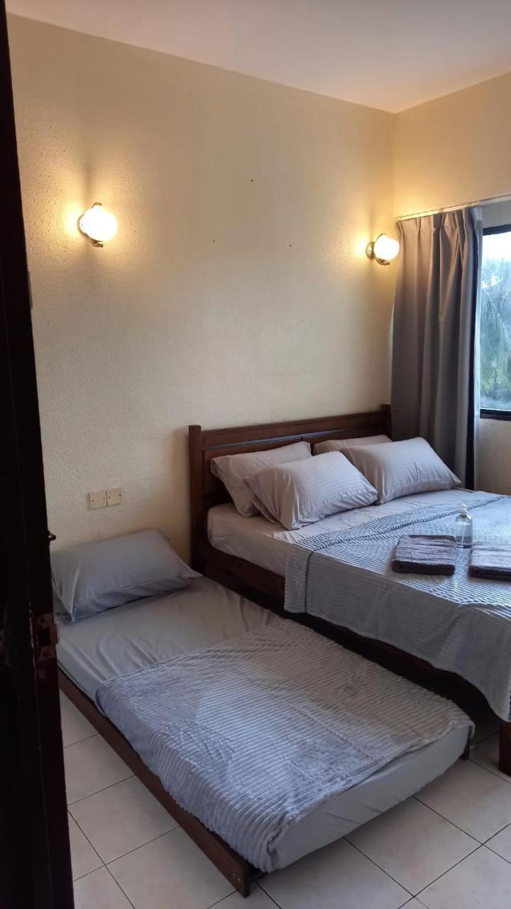Seaput Srisayang Apartamento Batu Ferringhi Exterior foto