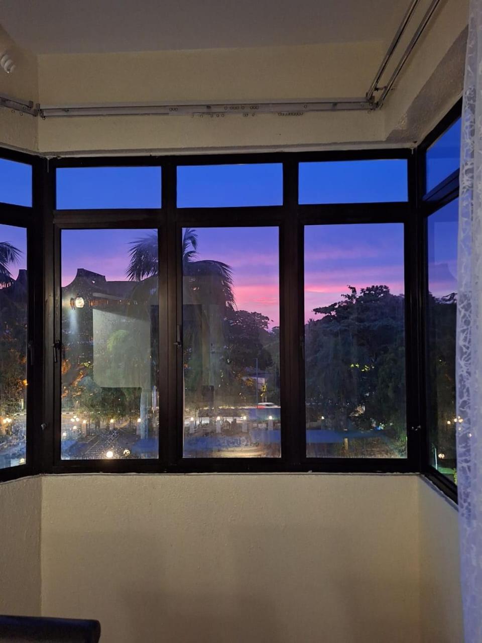 Seaput Srisayang Apartamento Batu Ferringhi Exterior foto